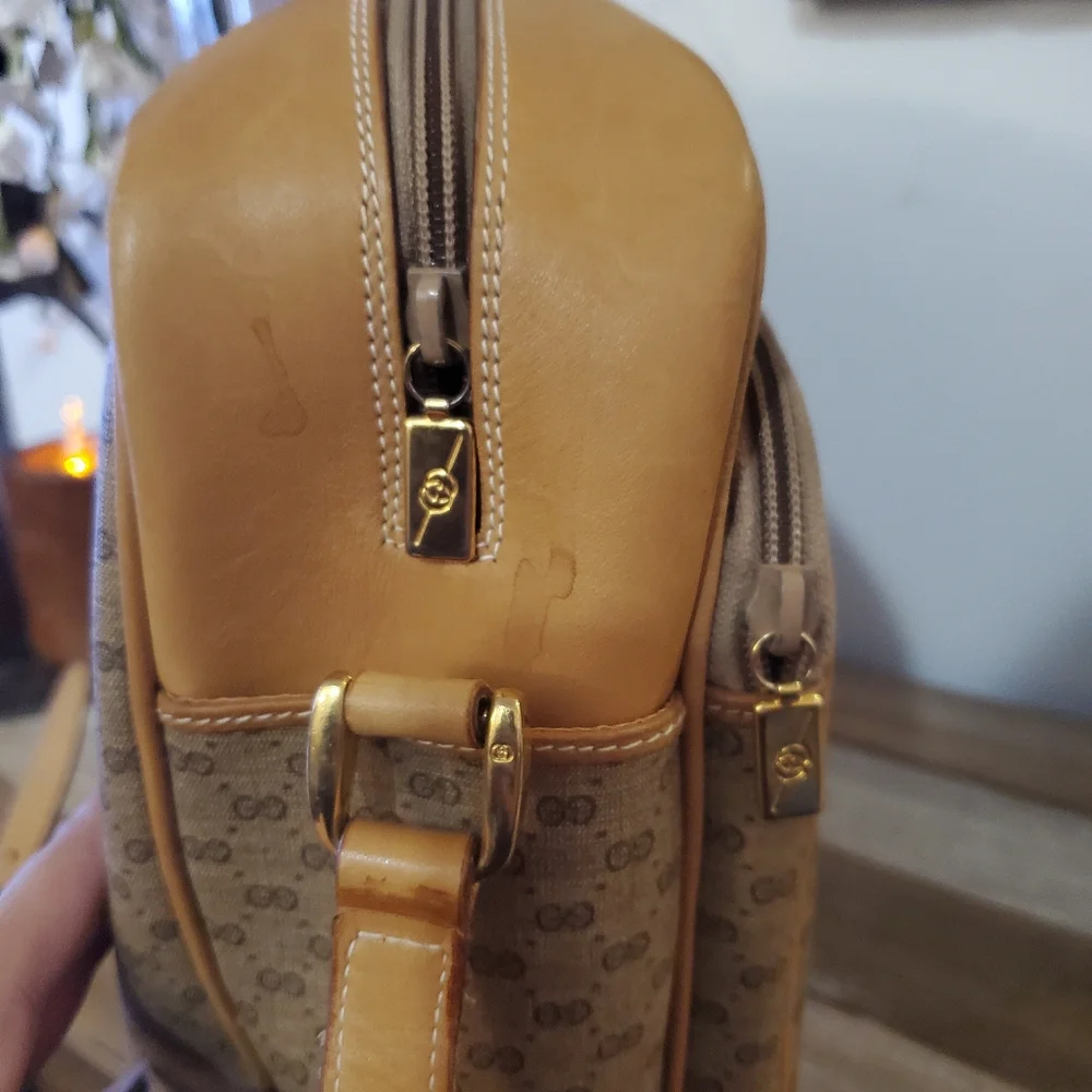 Gucci Tan and Brown Monogram Bag - Picture 10 of 16